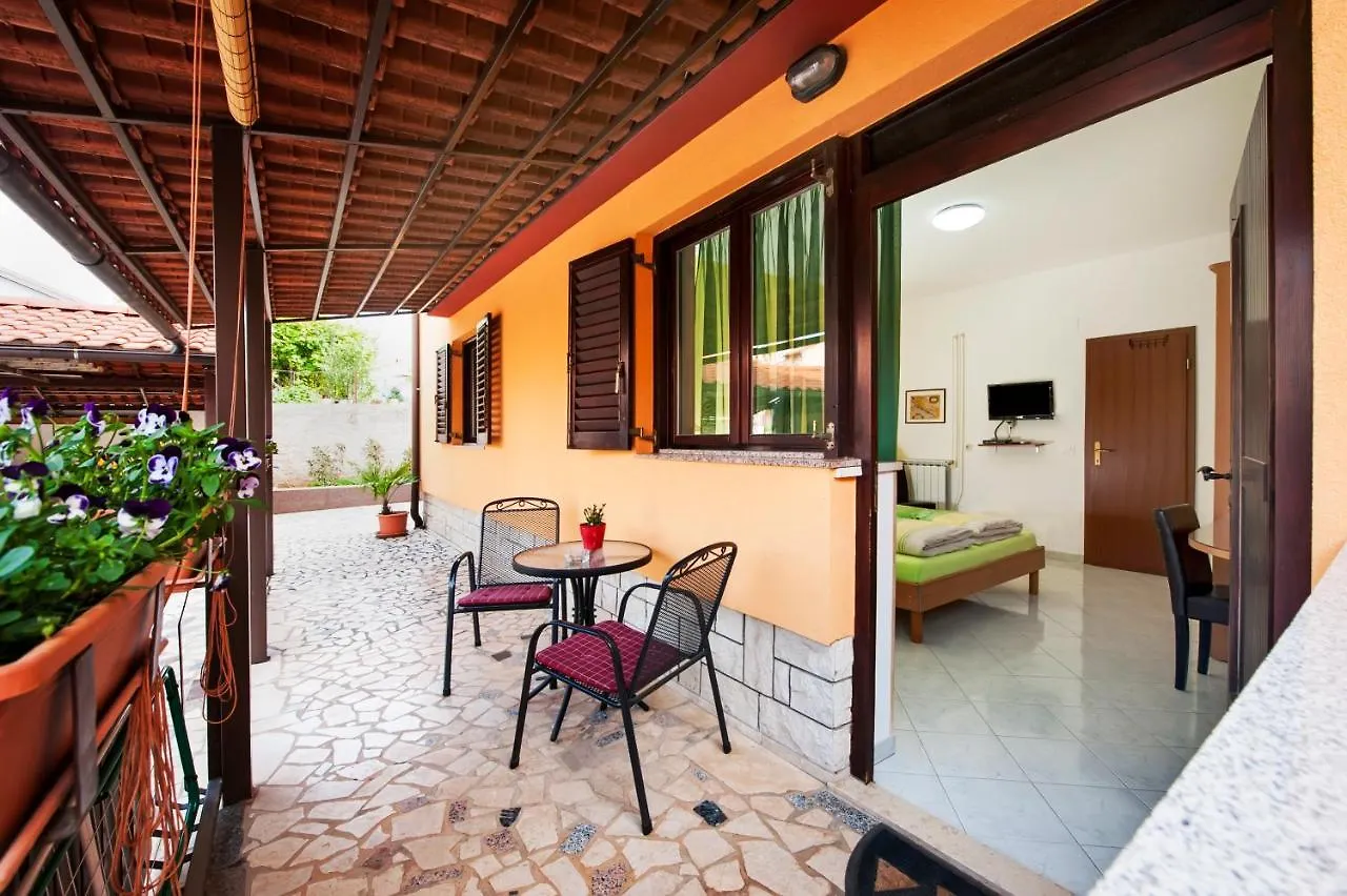 Apartments Erik B&B Adults Only Rovinj 3*,
