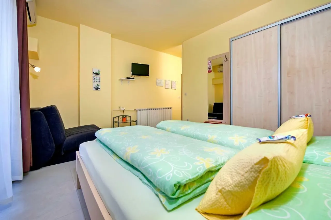 Apartments Erik B&B Adults Only Rovinj 3*,  Hırvatistan