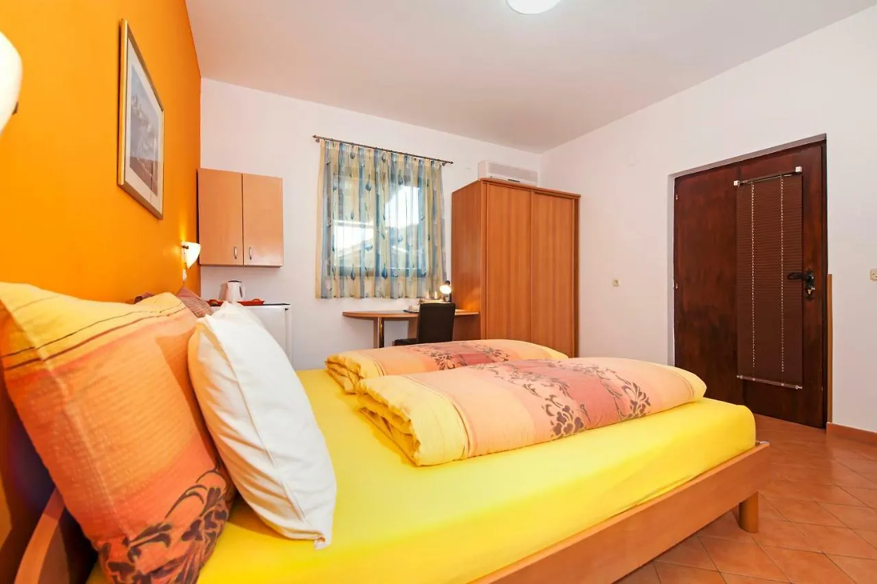 Apartments Erik B&B Adults Only Rovinj 3*,  Croatie