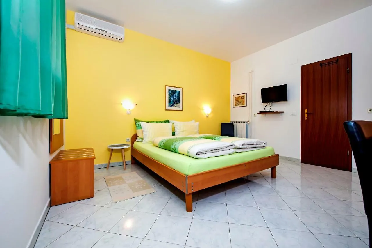 Apartments Erik B&B Adults Only Rovinj 3*,